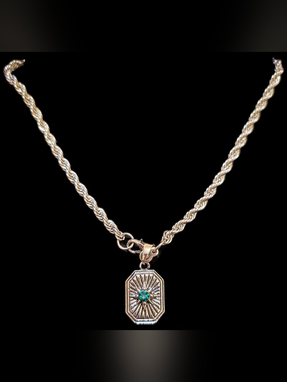 Rope Chain Necklace w/Green Stone Sunburst Pendant